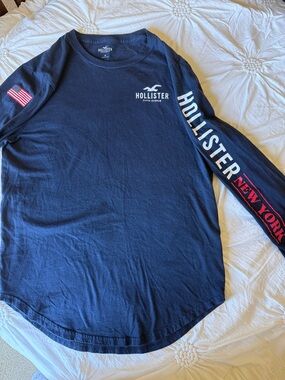 Women’s or Men’s Hollister Navy Long Sleeve Tee w White Logo & Red Sleeve Script